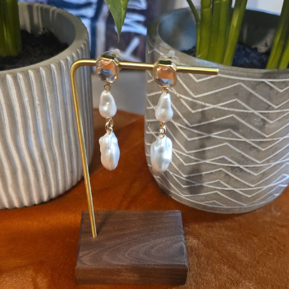 GUESS Gold and Pearl Dangle Earrings